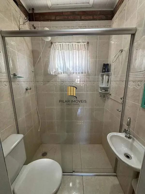 Casa Completa no Condomínio Cantegril: 4 Dormitórios, 2 Suítes, Piscina, Espaço Gourmet, Lareira e Pátio Arborizado