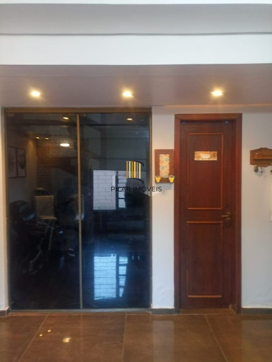 Casa no bairro Camaquã - 3 dormitórios