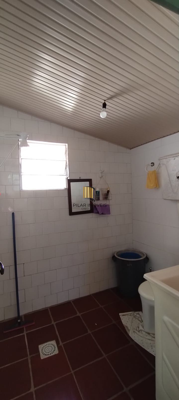 Casa no bairro Lomba do Pinheiro - 2 dormitórios