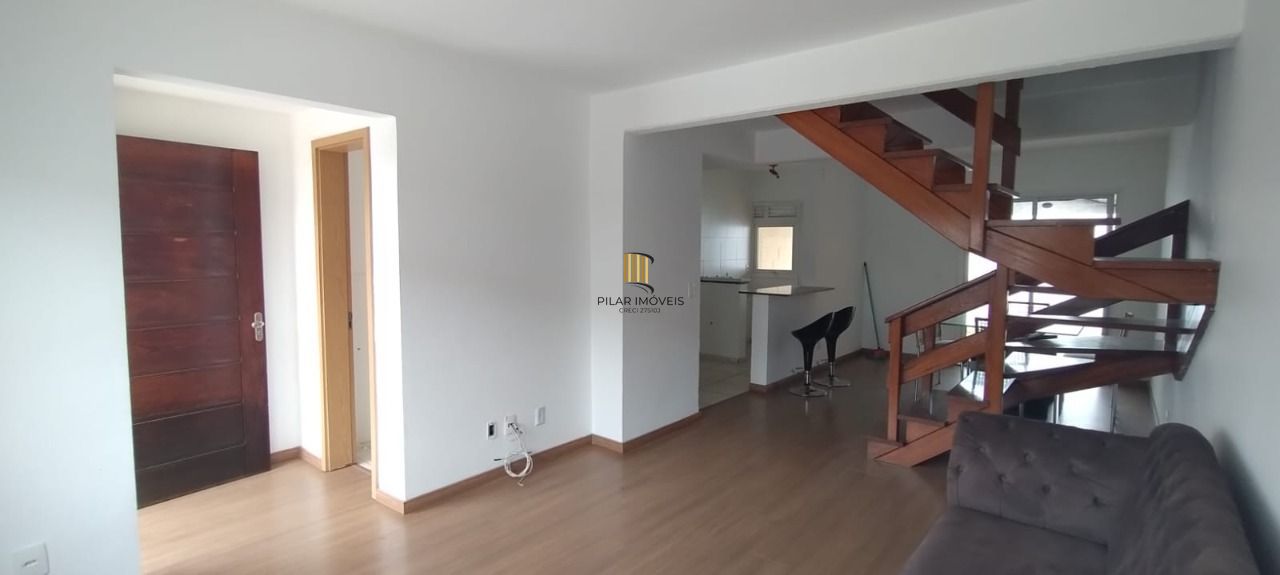 Sobrado no Bairro Hípica - 3 Dormitórios