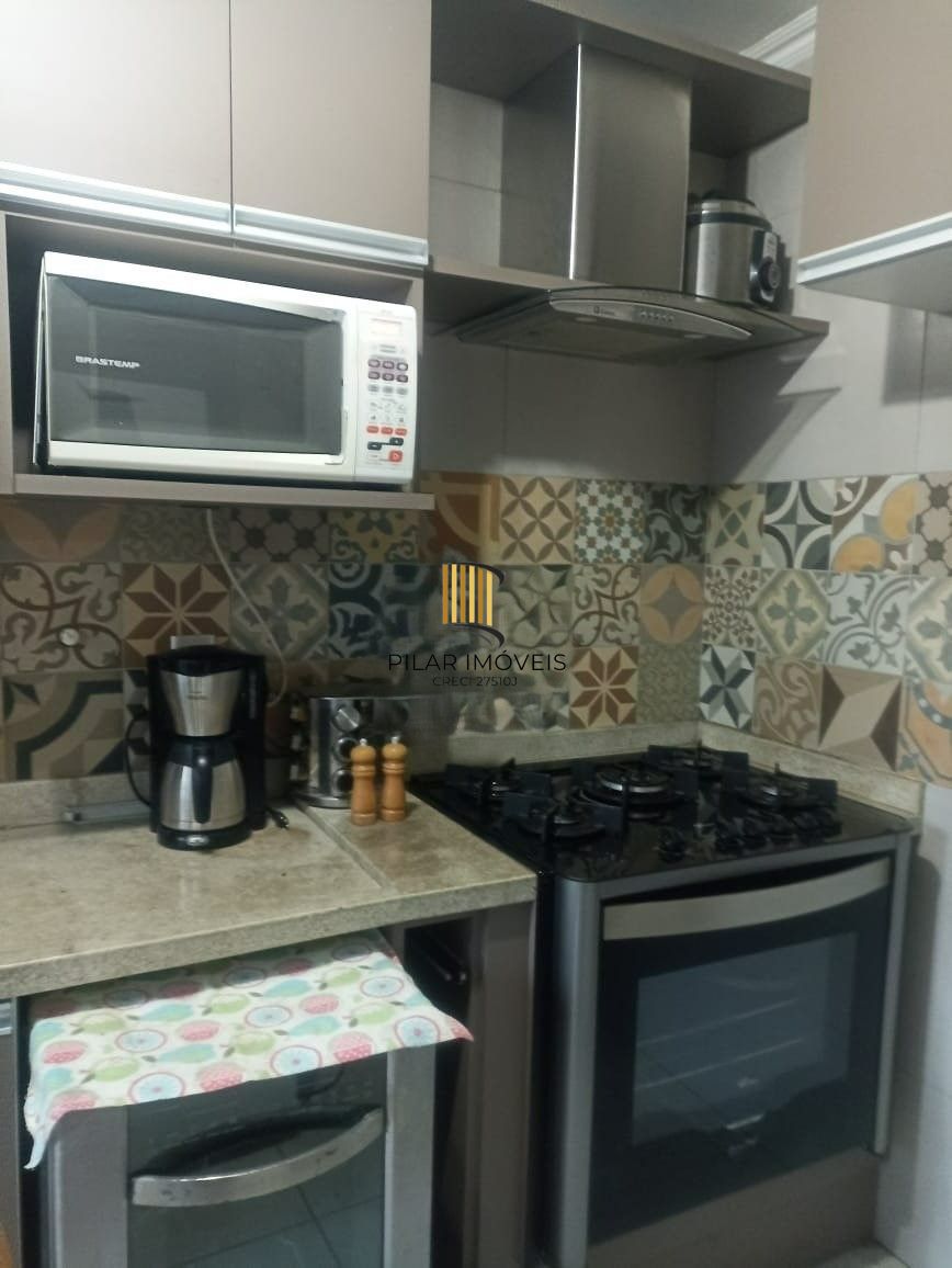 Casa no bairro Camaquã - 3 dormitórios