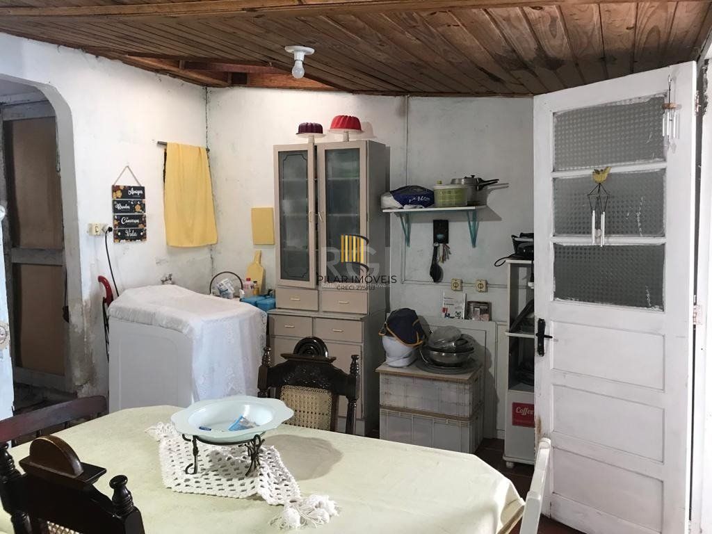 Casa no bairro Camaquã - 4 dormitórios