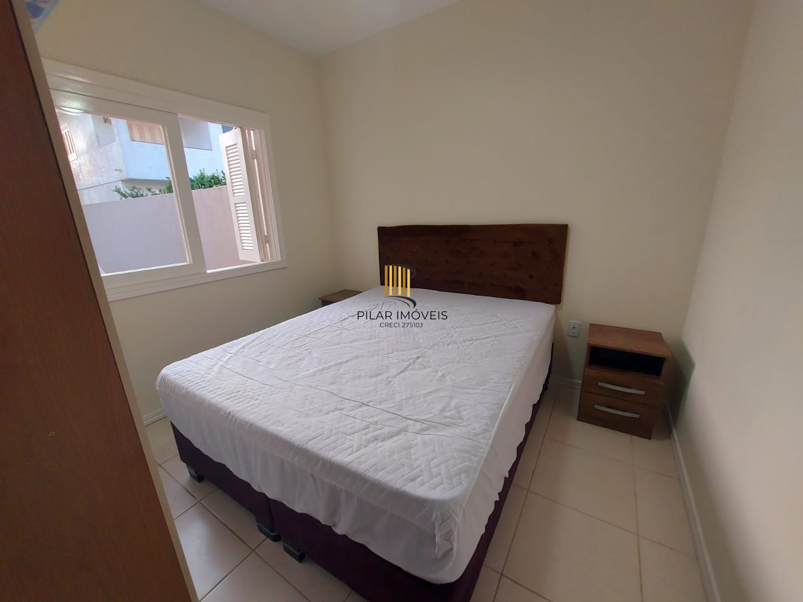 Ótimo sobrado semi mobiliado, 4 dormitórios sendo uma suíte, com piscina, em frente ao mar em Nova Tramandaí