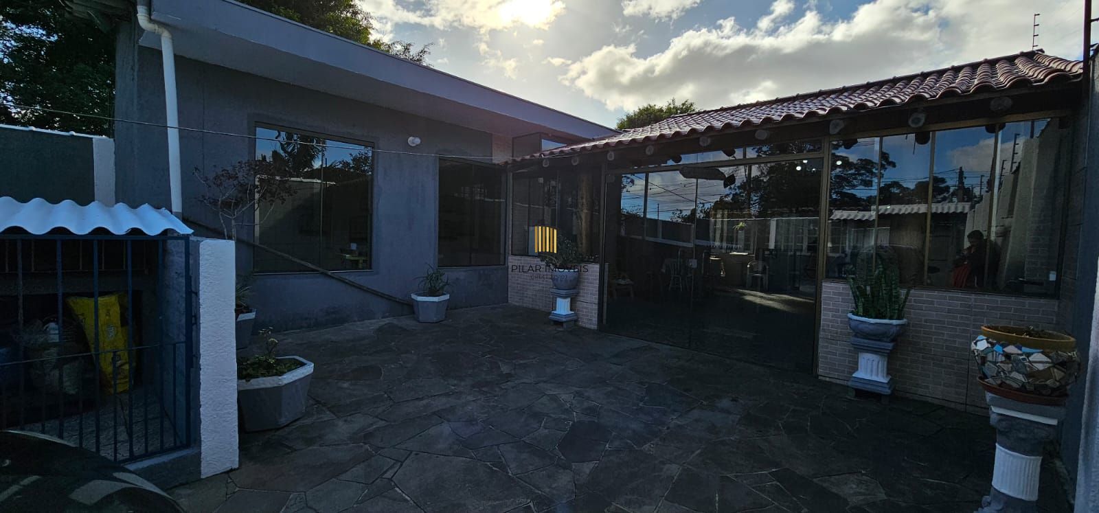 Casa 3 dormitórios Bairro Guarujá