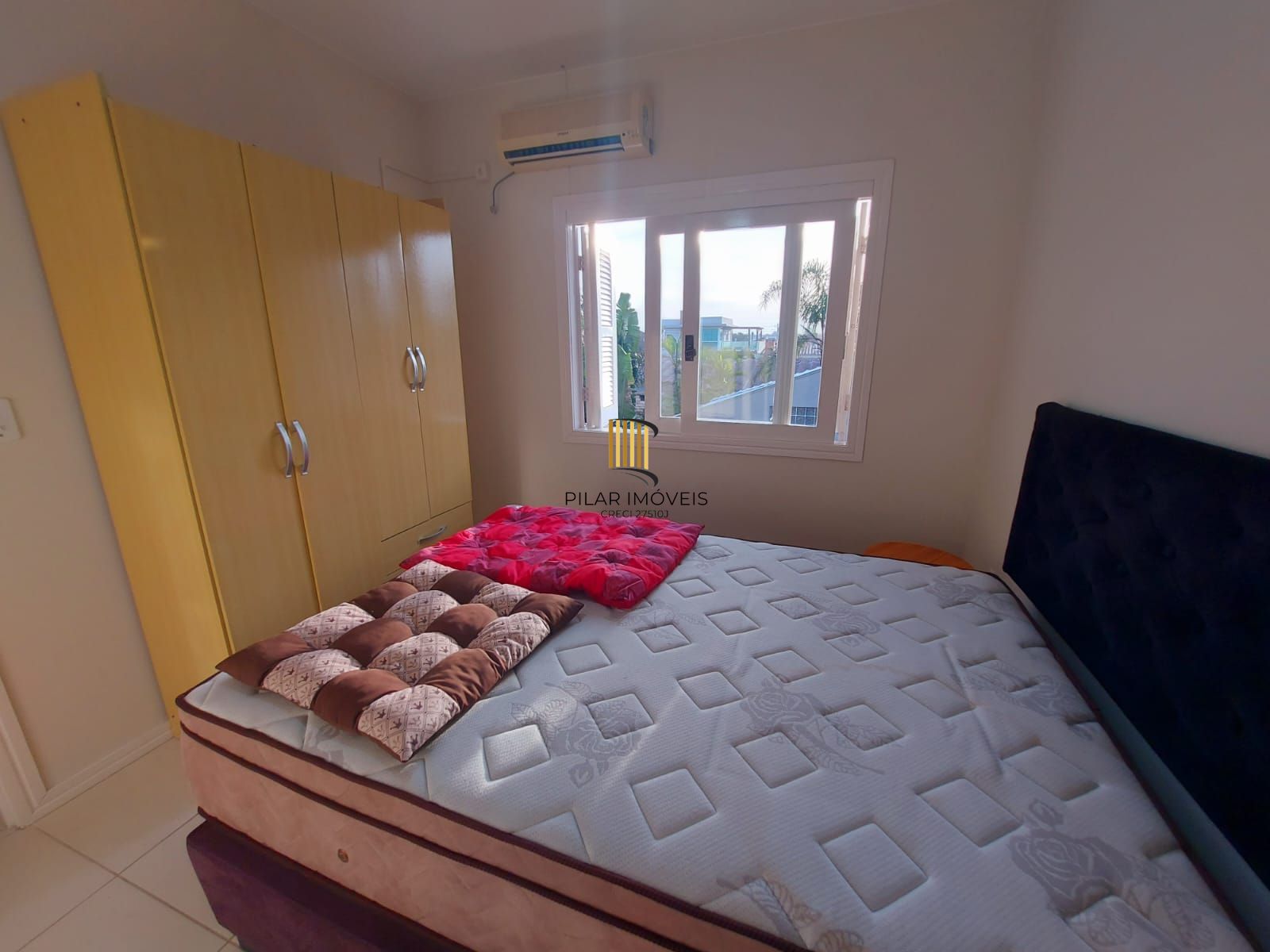 Ótimo sobrado semi mobiliado, 4 dormitórios sendo uma suíte, com piscina, em frente ao mar em Nova Tramandaí