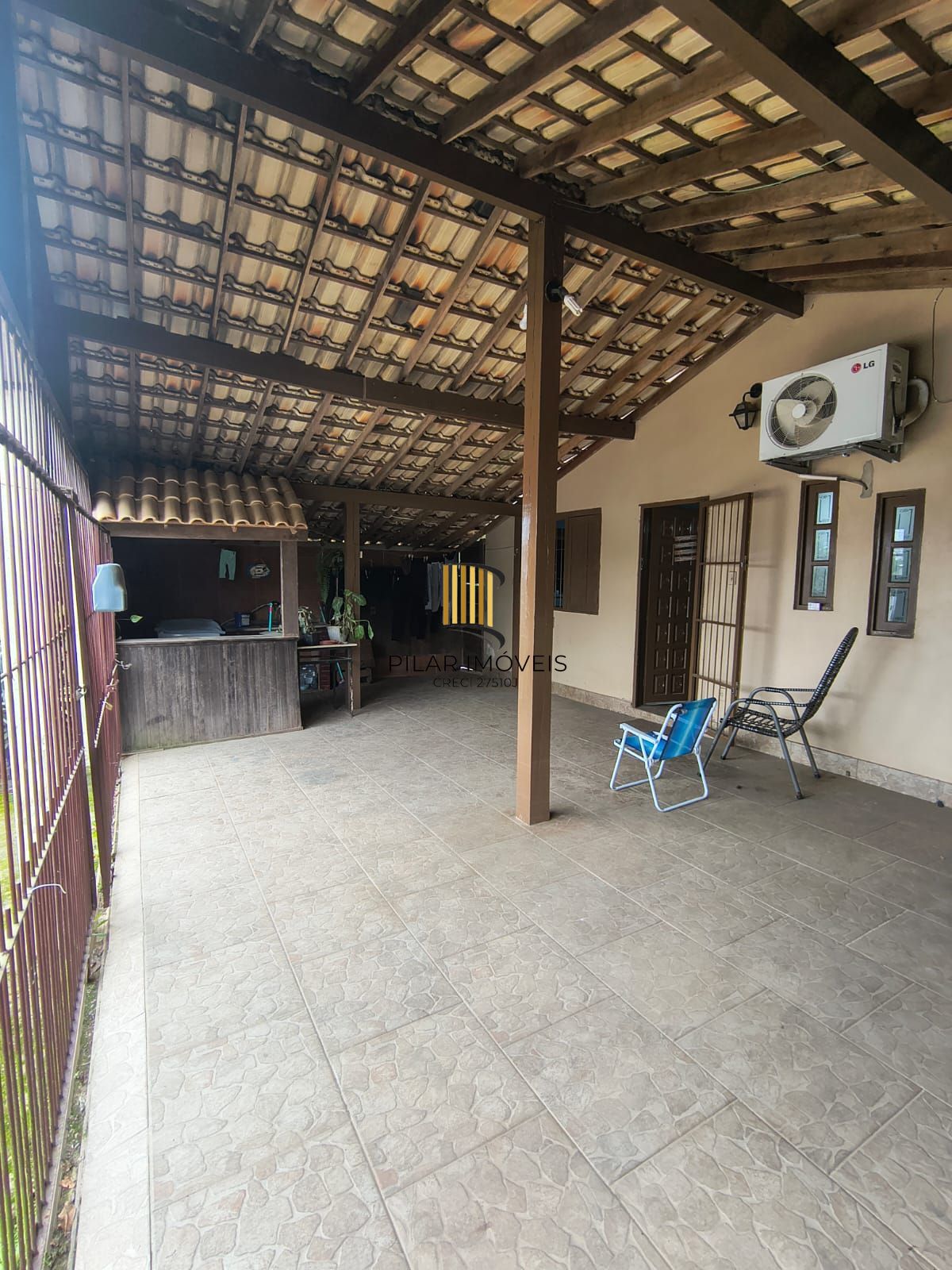 Casa de esquina com 3 dormitórios no bairro Campo Novo