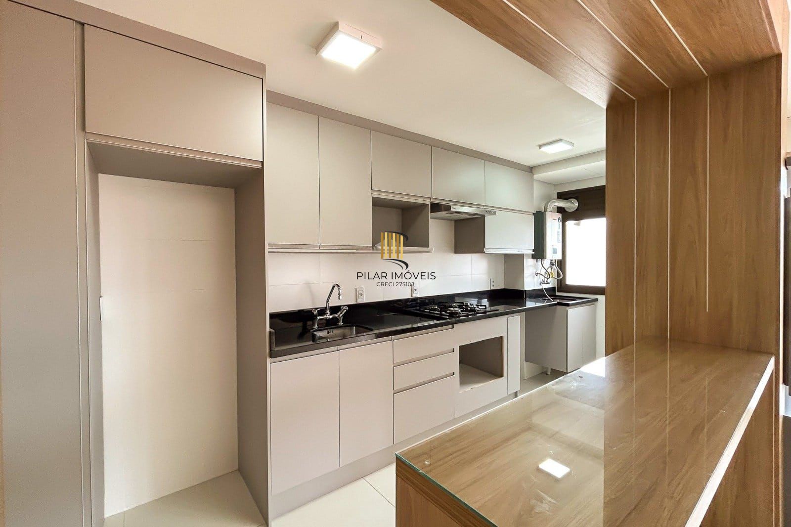 Apartamento no bairro Ipanema, 3 dormitórios - 1 suíte - 2 vagas