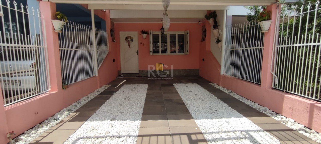 Casa 2 dormitórios no bairro Hípica