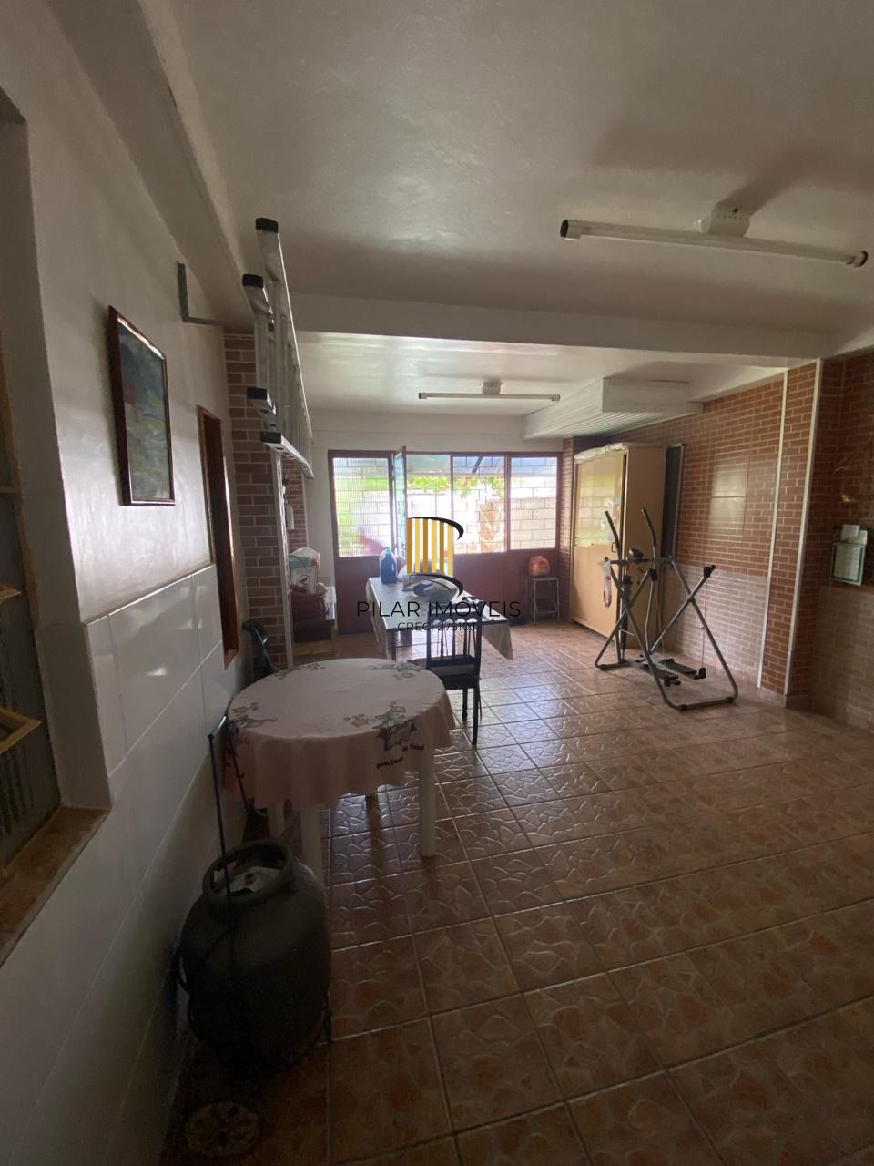 Ótima casa de dois pavimentos localizada no Bairro Restinga