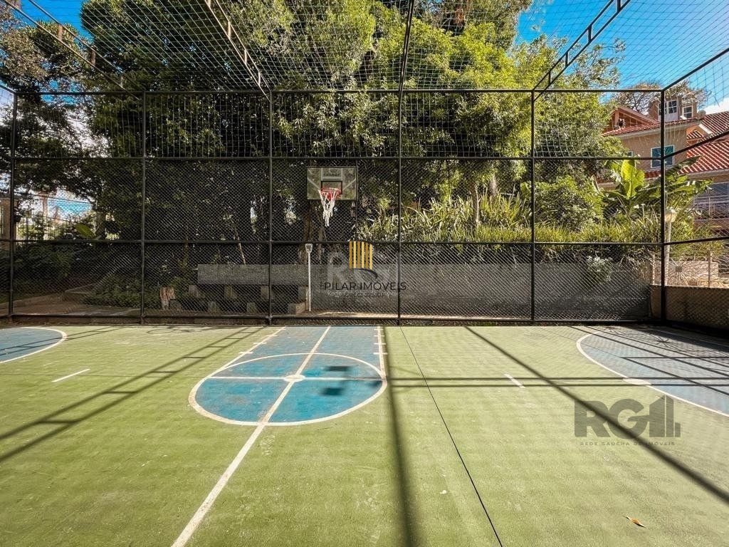 Casa em Condomínio no bairro Pedra Redonda - 5 dormitórios