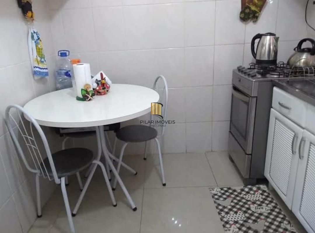 Sobrado no bairro Hípica 3 dormitórios - 2 vagas de garagem