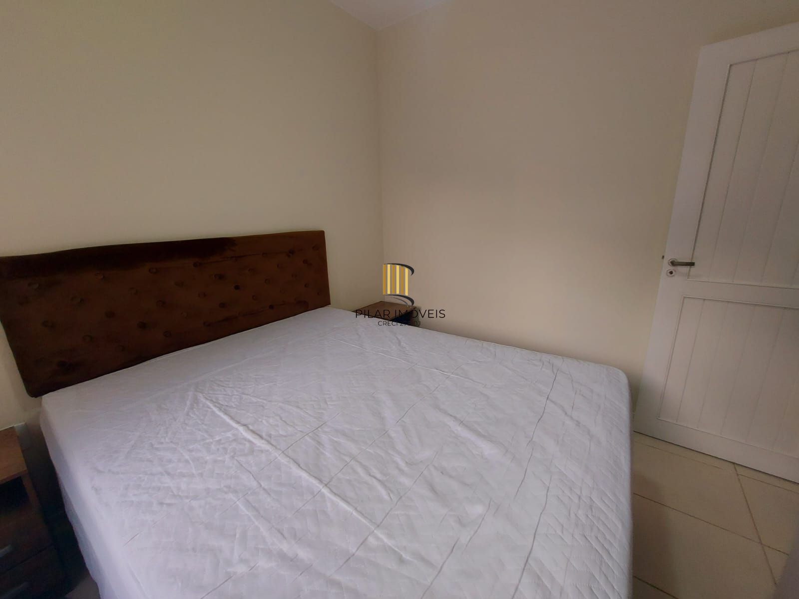 Ótimo sobrado semi mobiliado, 4 dormitórios sendo uma suíte, com piscina, em frente ao mar em Nova Tramandaí