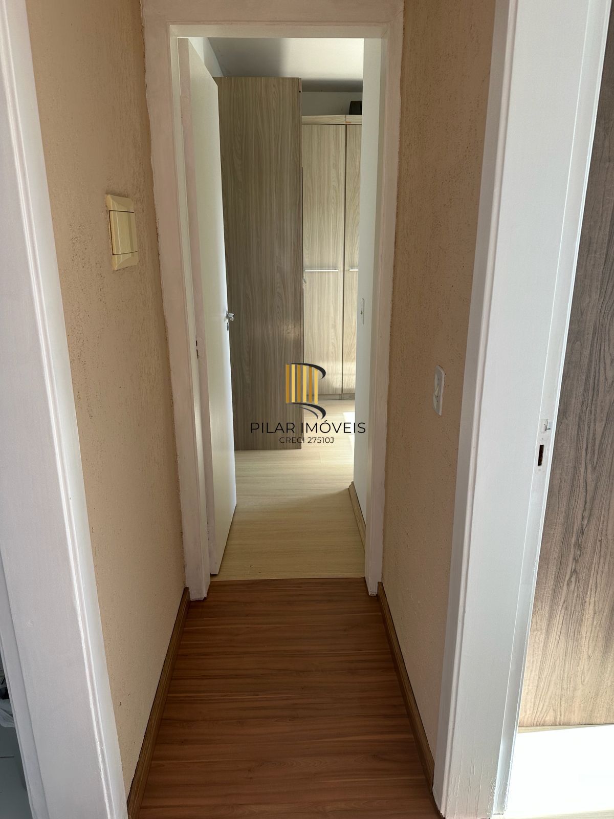 Apartamento com suíte semi mobiliado