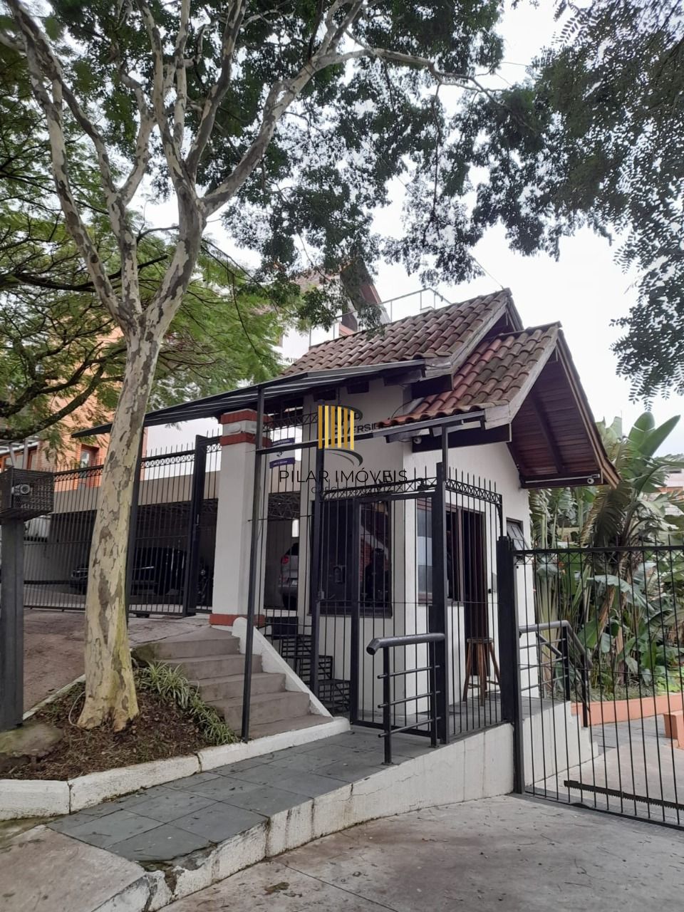 Apartamento no bairro Ipanema - 3 dormitórios - 1 suíte