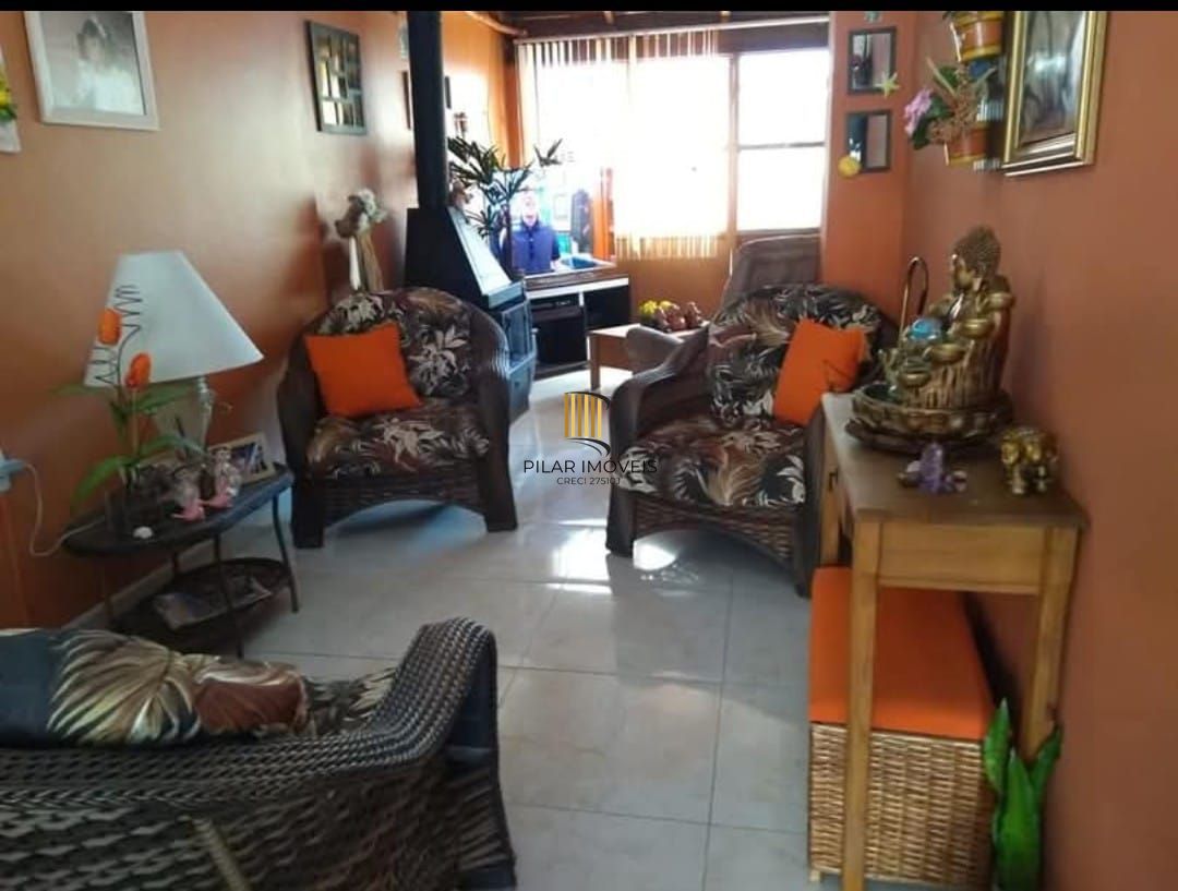 Sobrado no bairro Hípica 3 dormitórios - 2 vagas de garagem