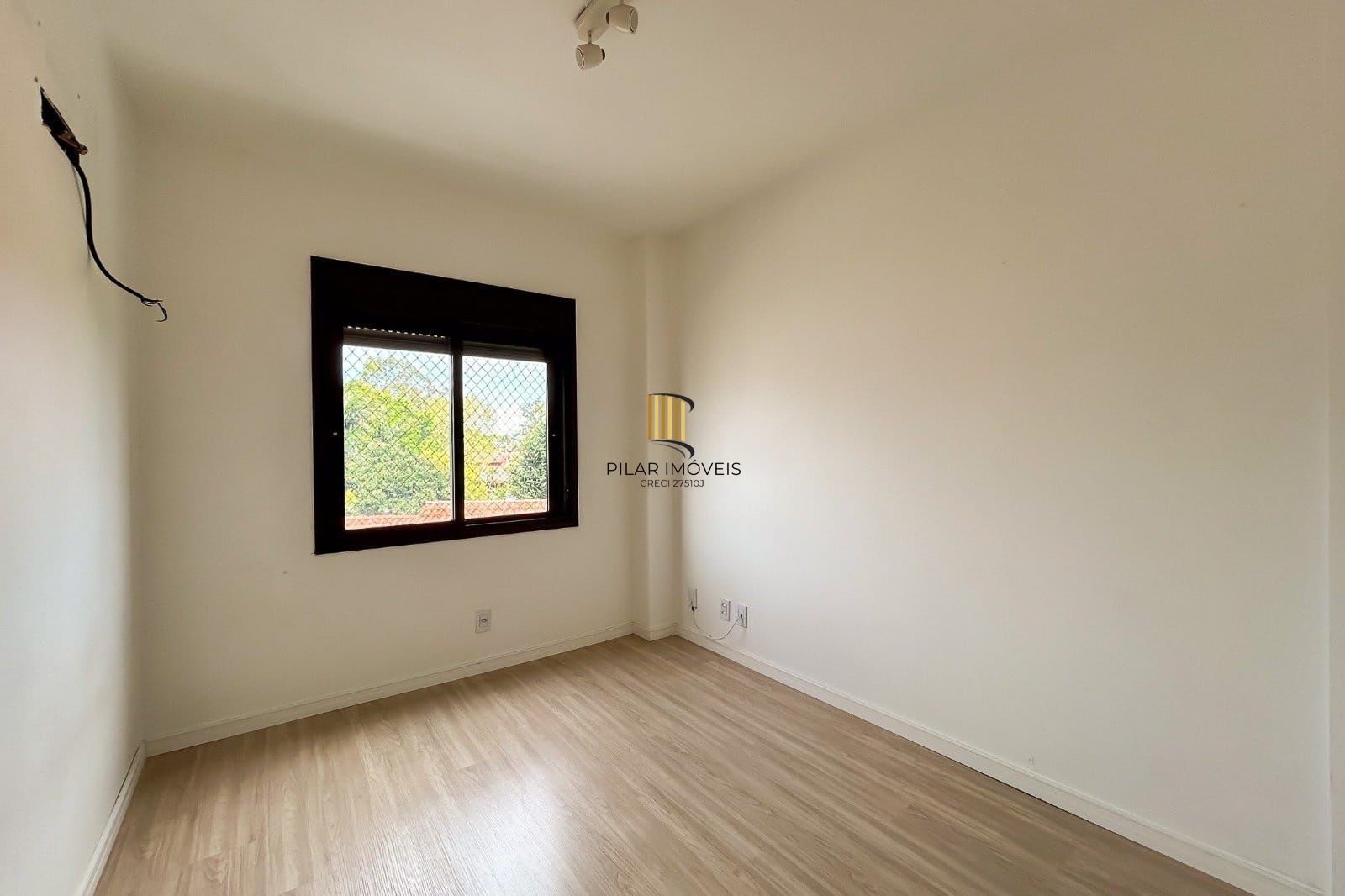 Apartamento no bairro Ipanema, 3 dormitórios - 1 suíte - 2 vagas