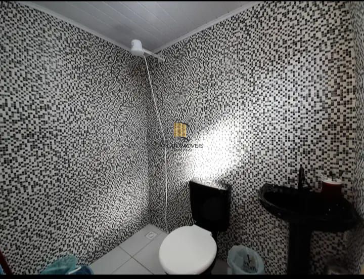 Terreno com 2 casas pré-fabricadas recém-construídas