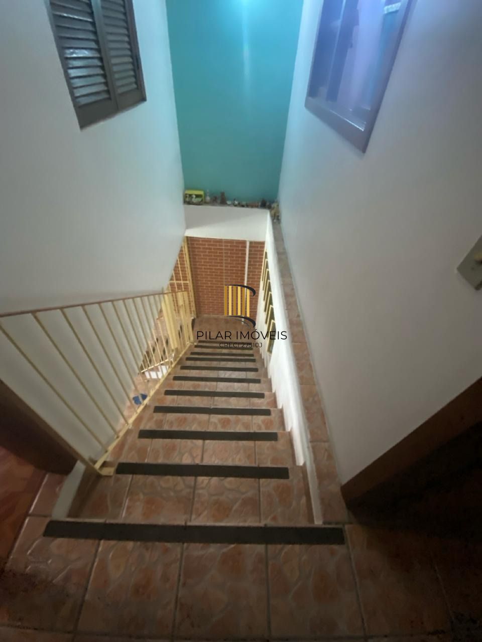 Ótima casa de dois pavimentos localizada no Bairro Restinga