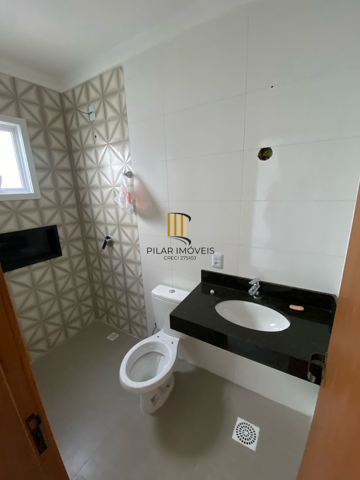 Linda Casa térrea de 2 Dormitórios sendo um suite Localizada no Ipanema Residence Park