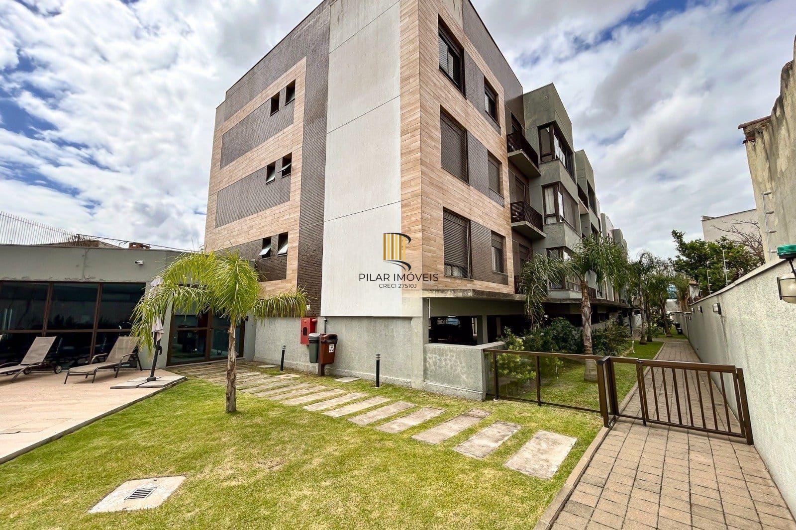 Apartamento no bairro Ipanema, 3 dormitórios - 1 suíte - 2 vagas