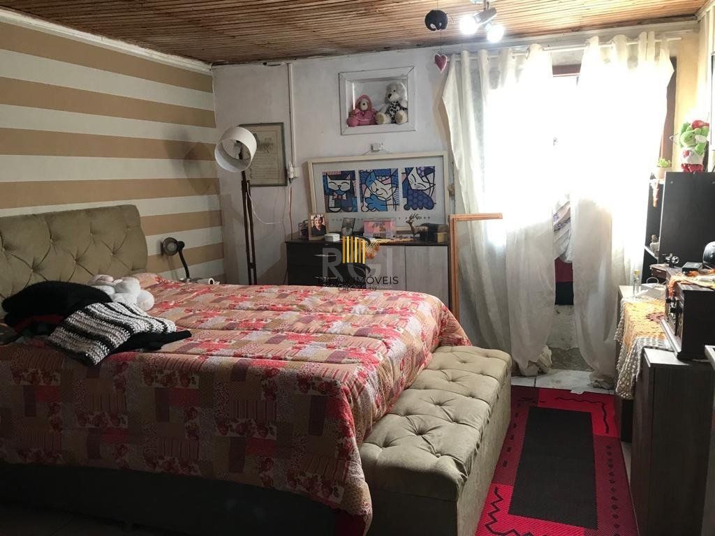 Casa no bairro Camaquã - 4 dormitórios