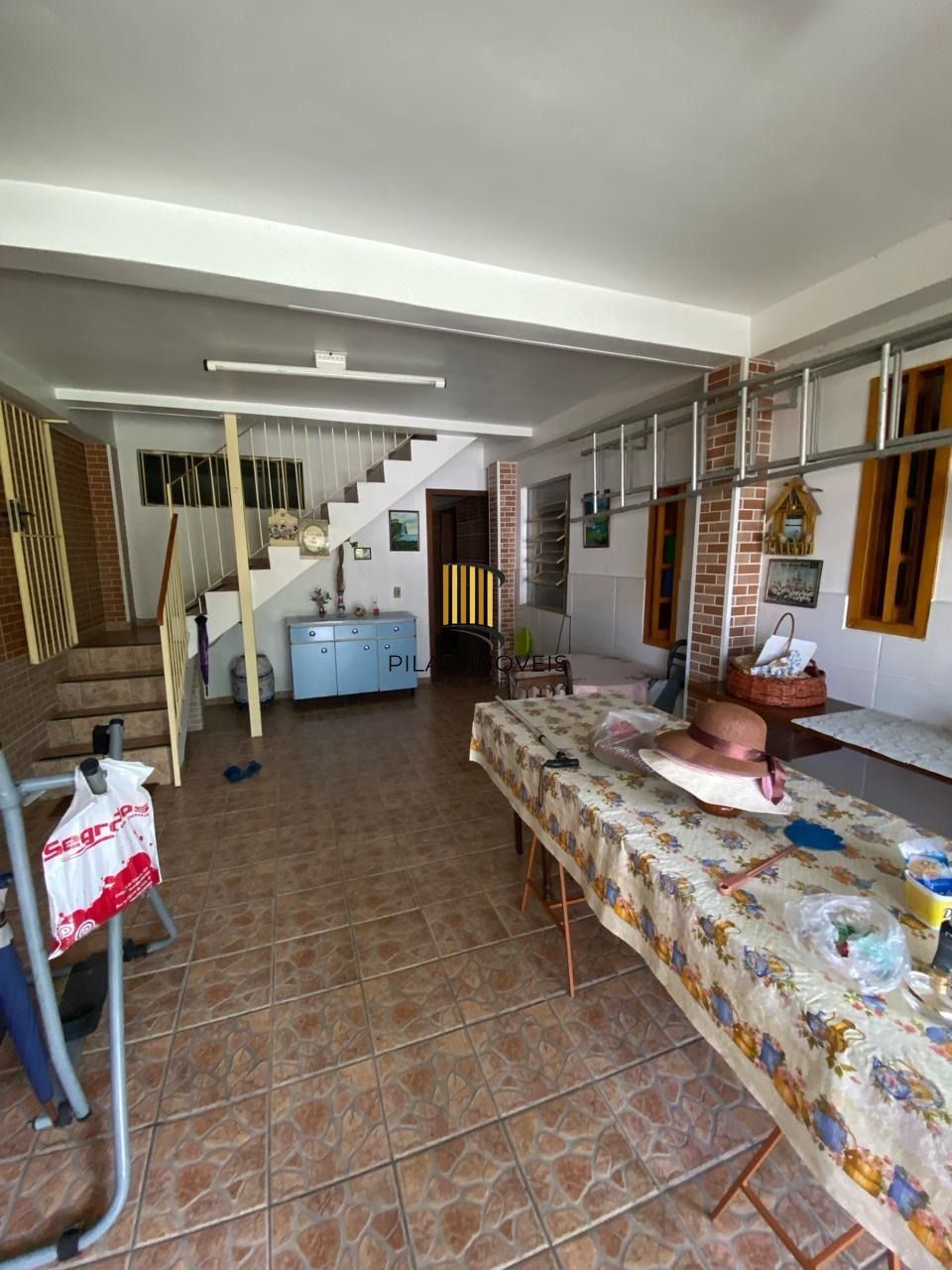 Ótima casa de dois pavimentos localizada no Bairro Restinga