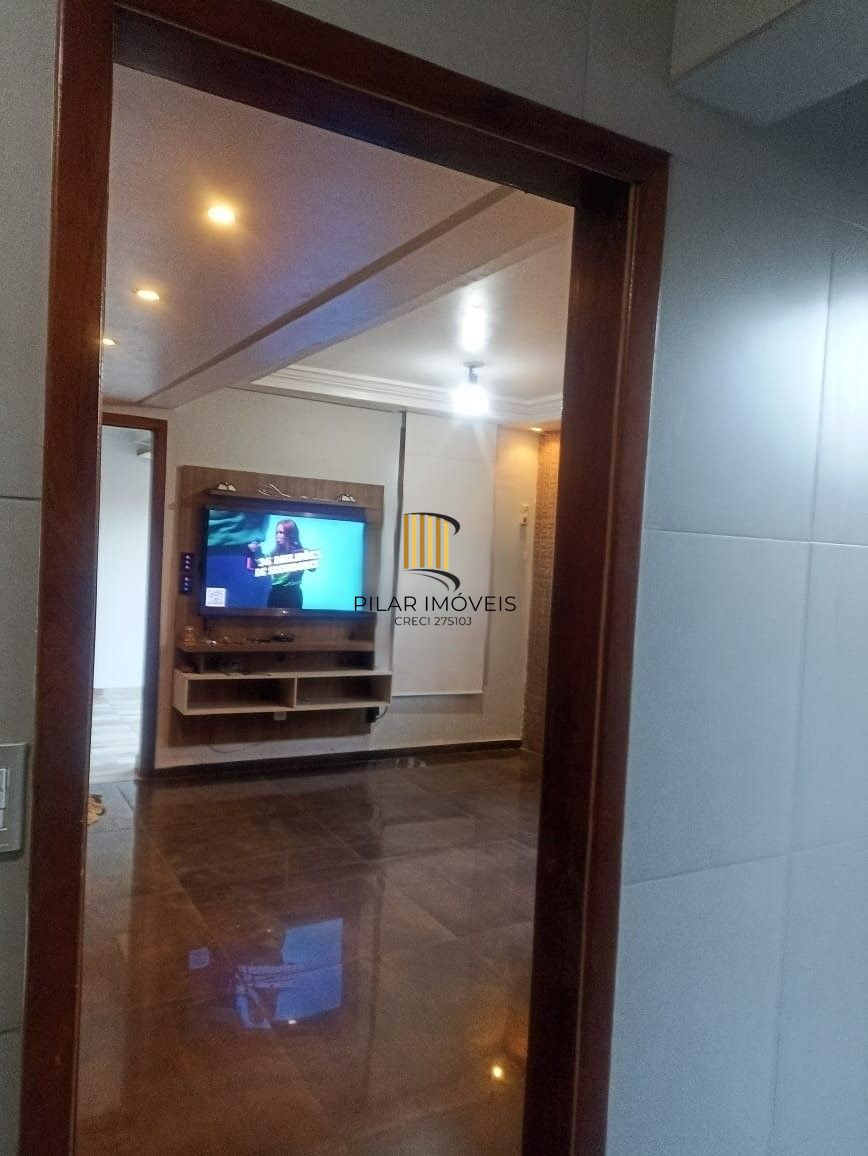 Casa no bairro Camaquã - 3 dormitórios