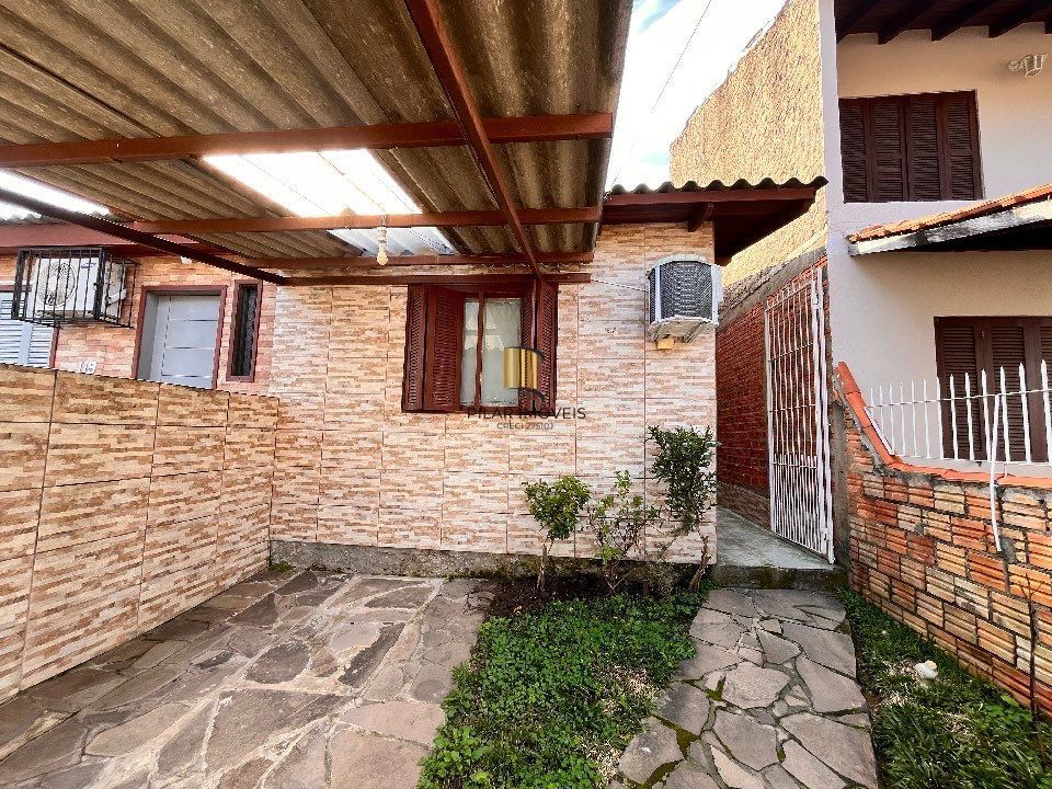 Casa no bairro Hípica - 1 Dormitório - 1 vaga coberta