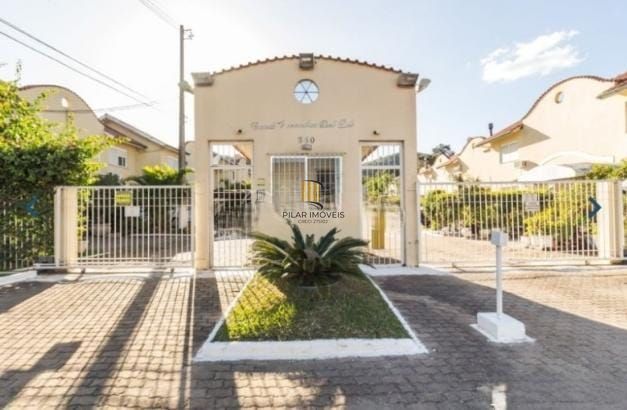 Sobrado em condomínio no bairro Hípica - 2 dormitórios