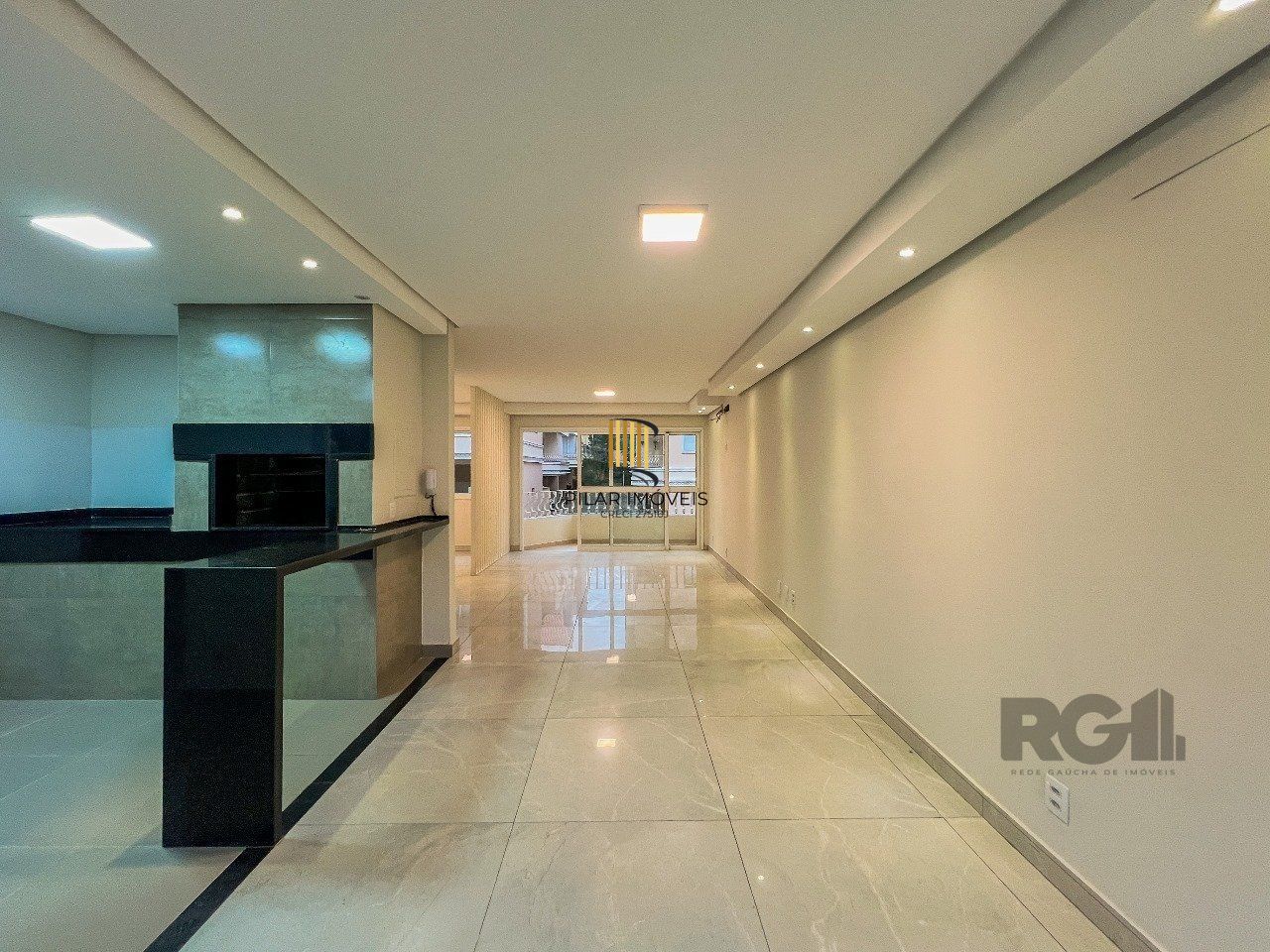 Casa em Condomínio no bairro Pedra Redonda - 5 dormitórios