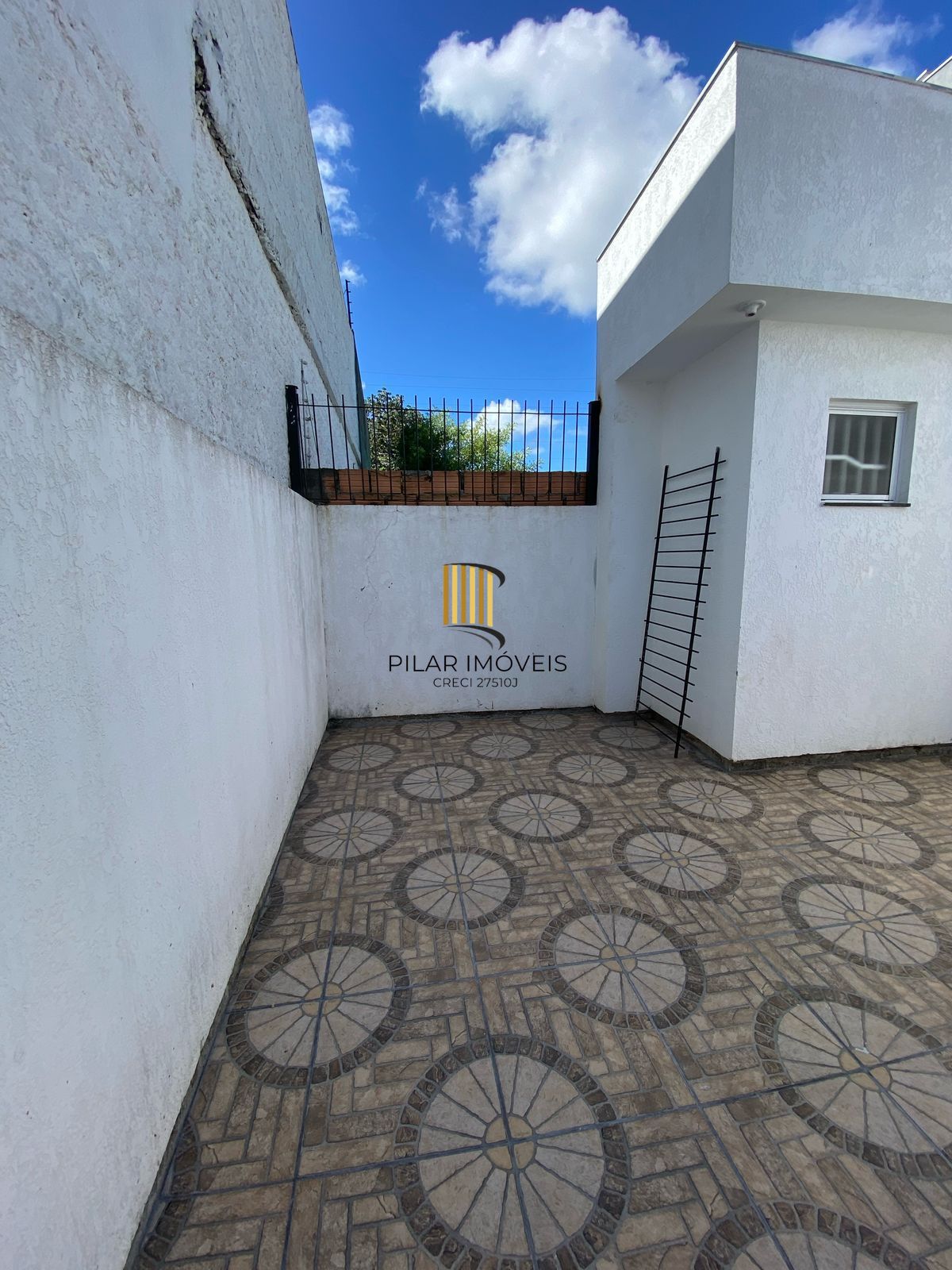 Linda Casa térrea de 2 Dormitórios sendo um suite Localizada no Ipanema Residence Park
