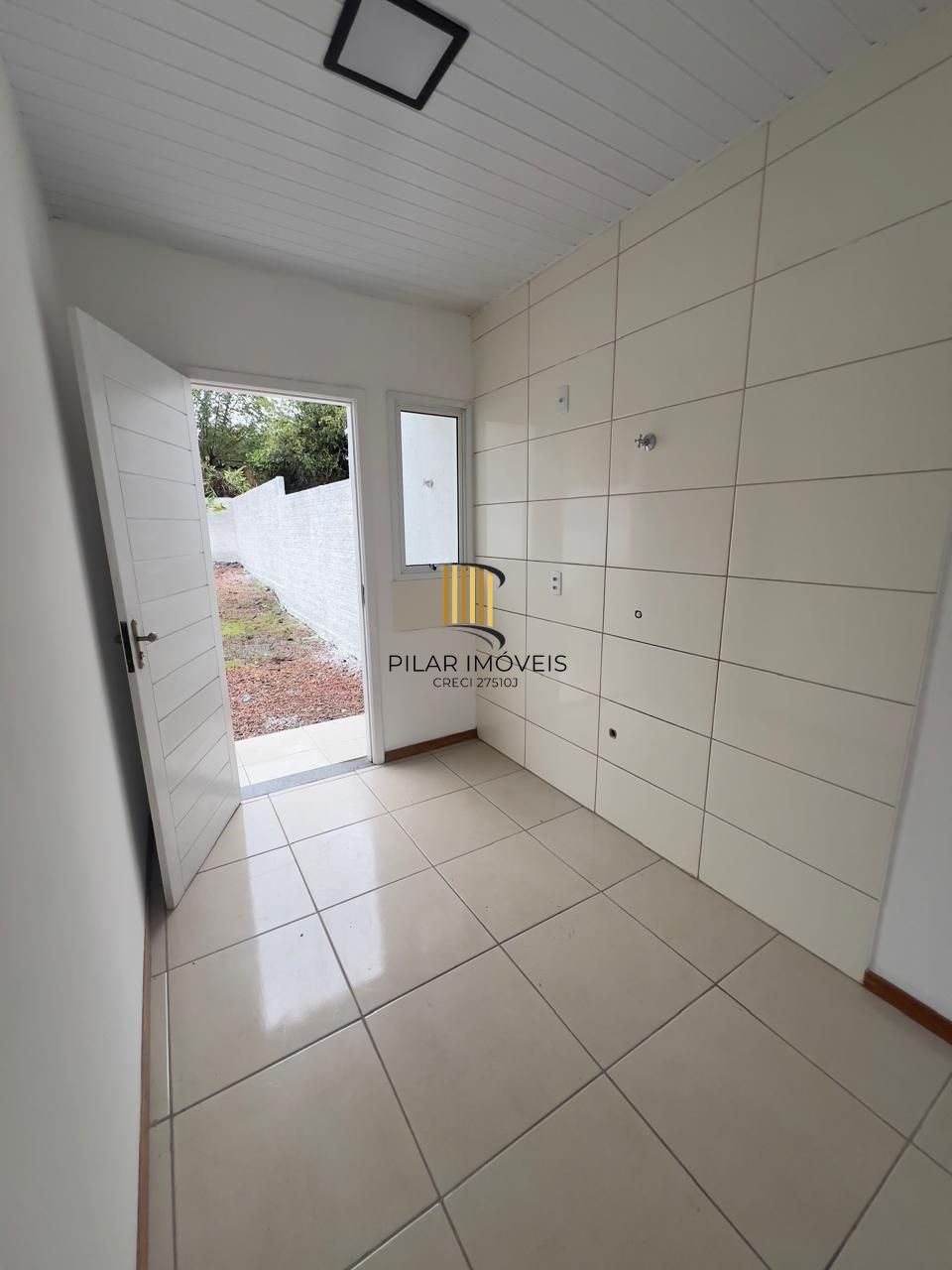 Casa com dois dormitórios no bairro Hípica - 1 vaga - financiável