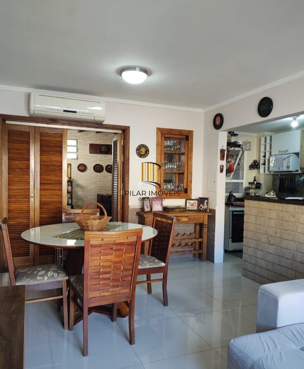 Sobrado em condomínio no bairro Hípica