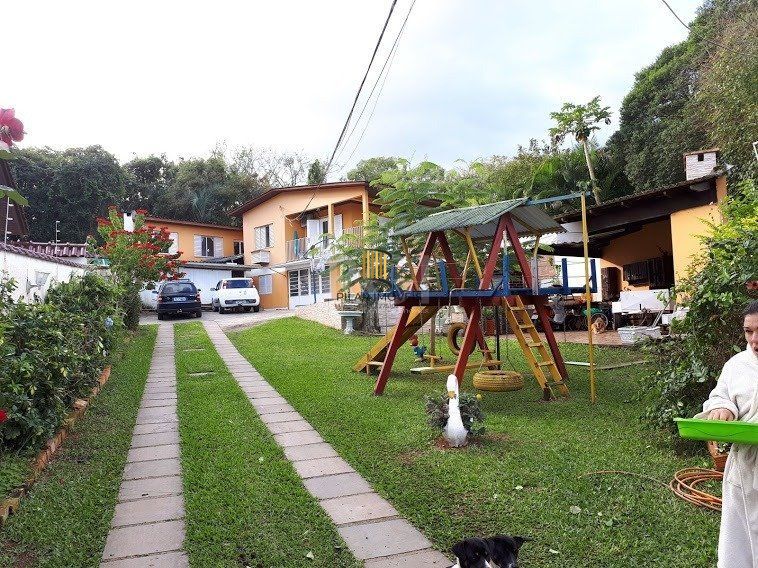 Casa com 4 dormitórios no bairro Vila Nova