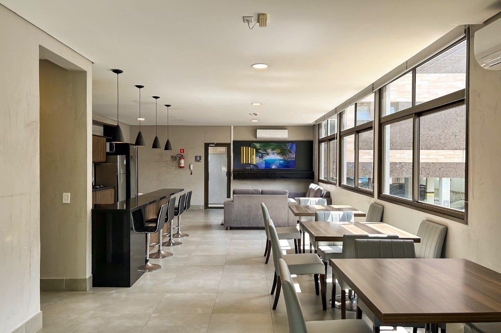 Apartamento no bairro Ipanema, 3 dormitórios - 1 suíte - 2 vagas