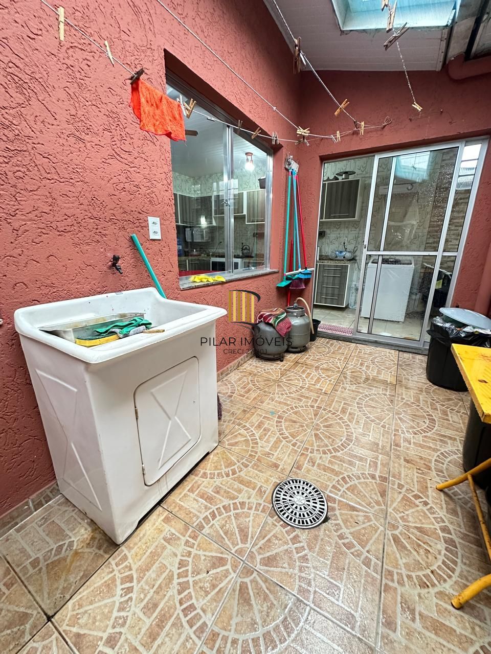 CASA DE ESQUINA NO MORADAS DO SUL - 4 DORMITÓRIOS