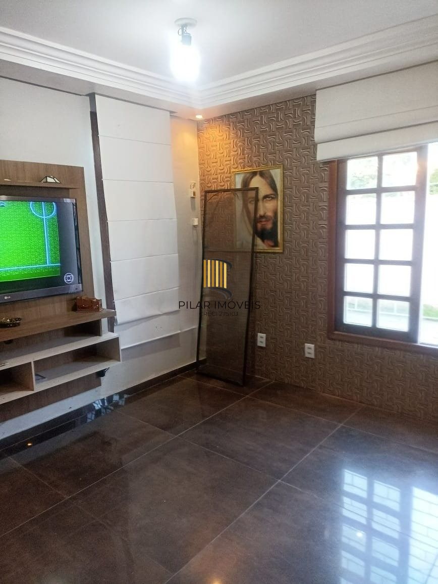 Casa no bairro Camaquã - 3 dormitórios