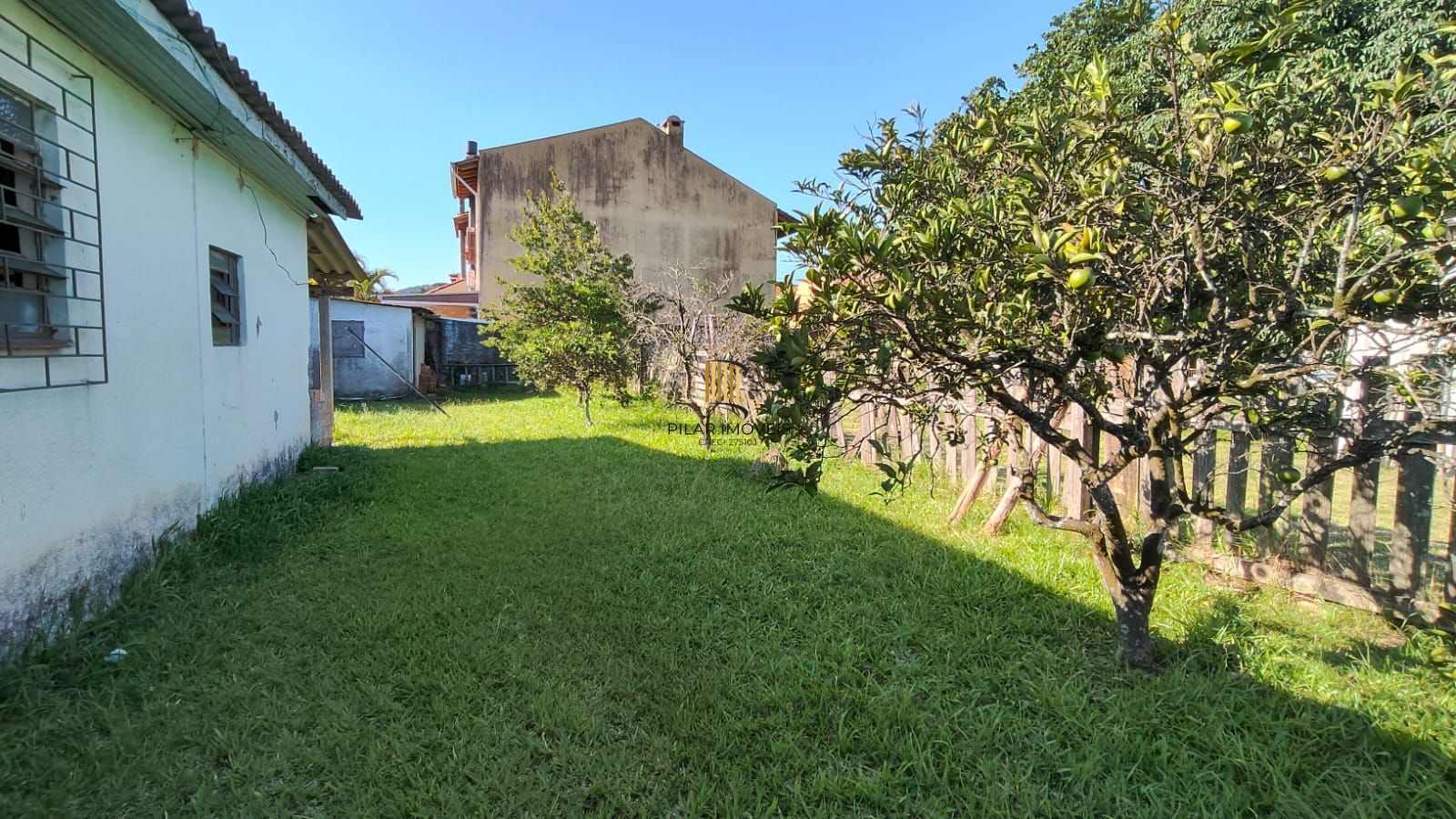 Casa com Terreno Grande com ótima Localização