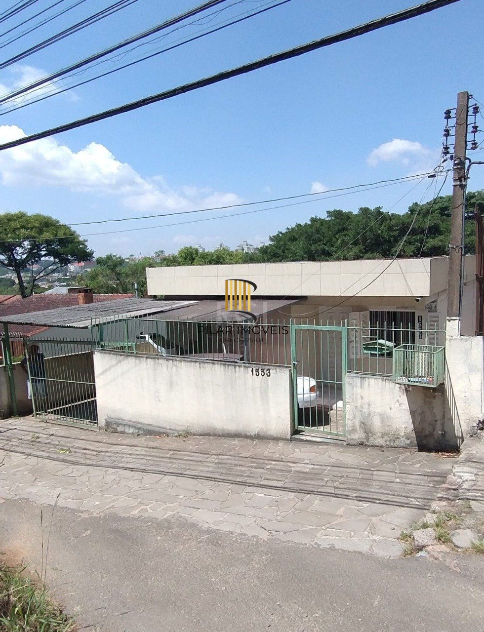 Casa no Bairro Cavalhada - 4 Dormitórios