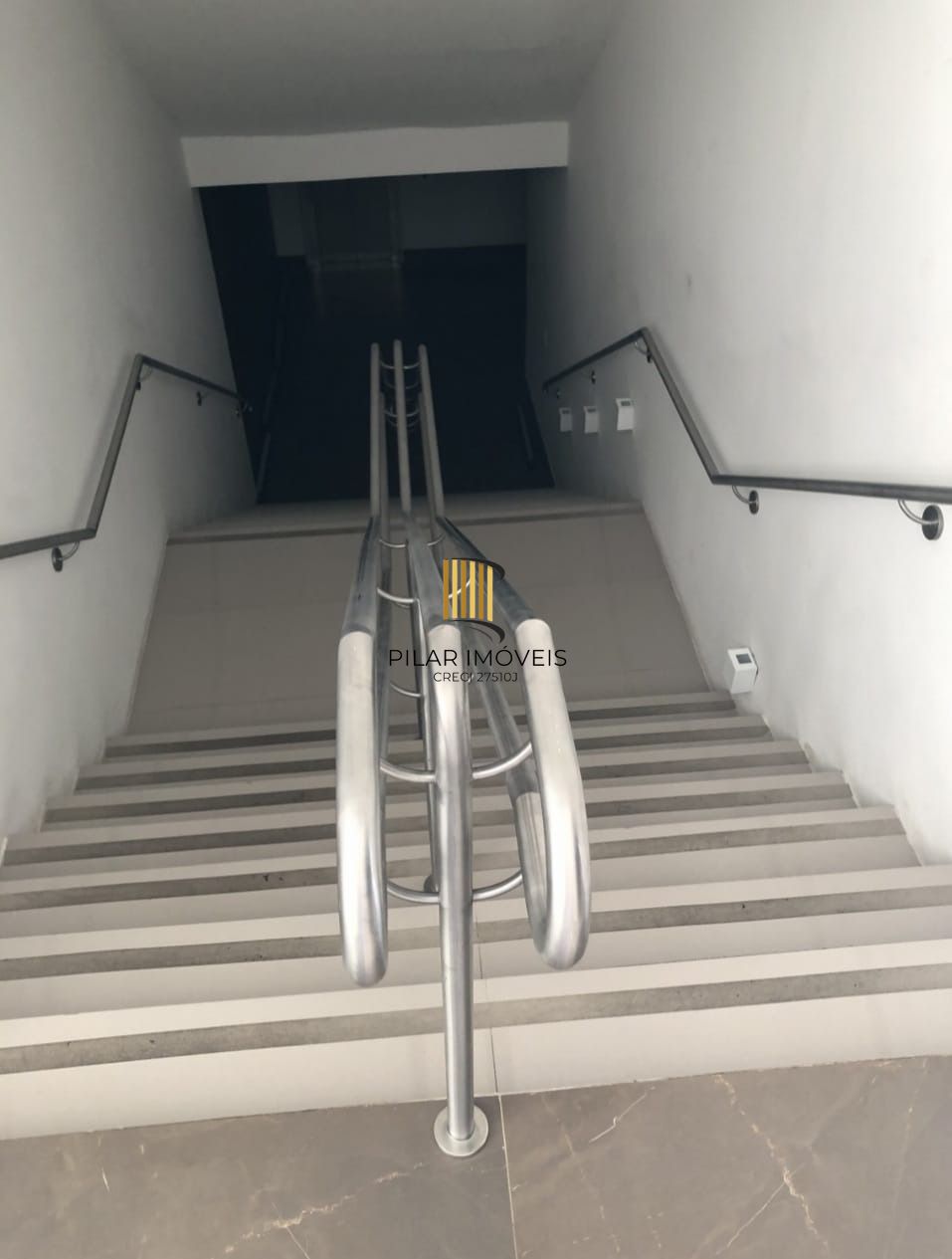 Prédio comercial no bairro Pedra Redonda