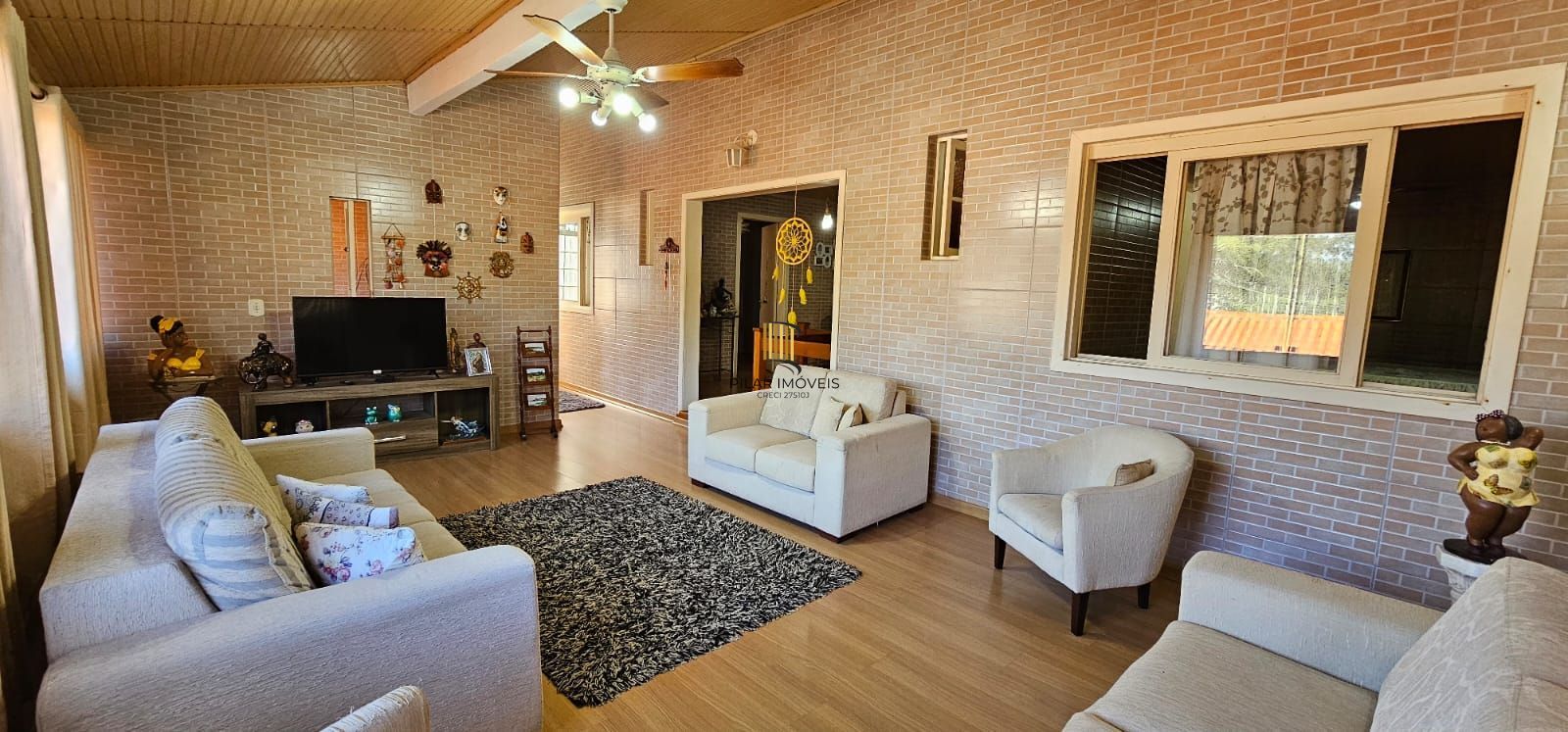 Casa 3 dormitórios Bairro Guarujá