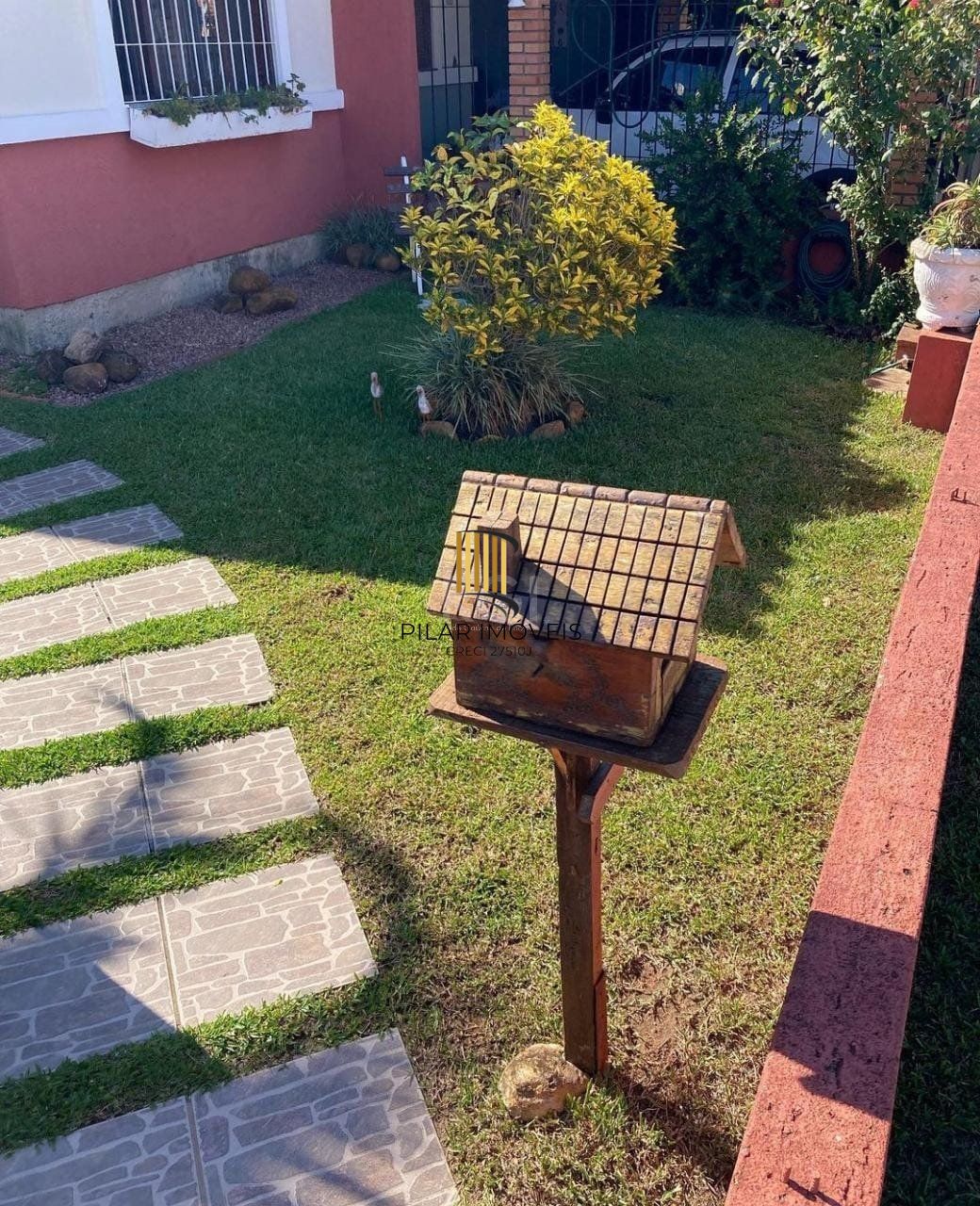 Casa de esquina bairro Hípica - 3 dormitórios