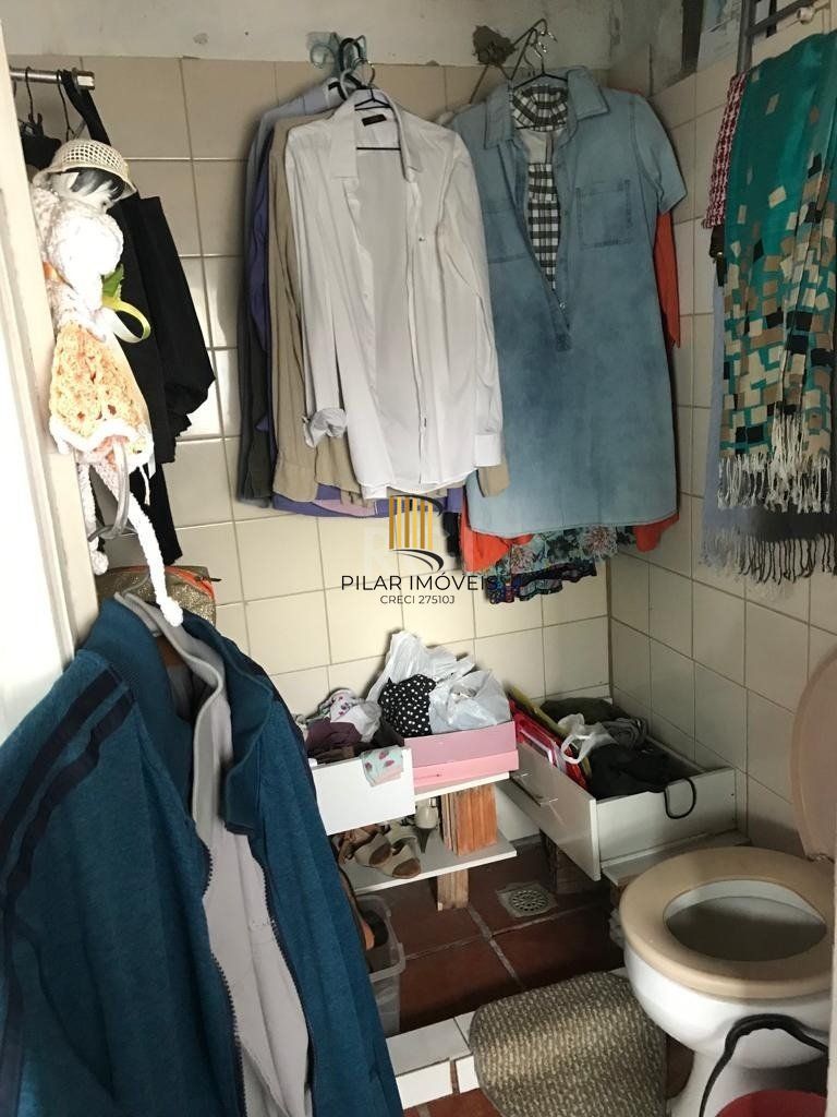 Casa no bairro Camaquã - 4 dormitórios