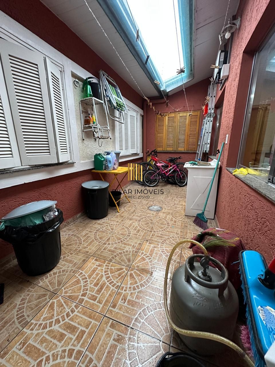 CASA DE ESQUINA NO MORADAS DO SUL - 4 DORMITÓRIOS