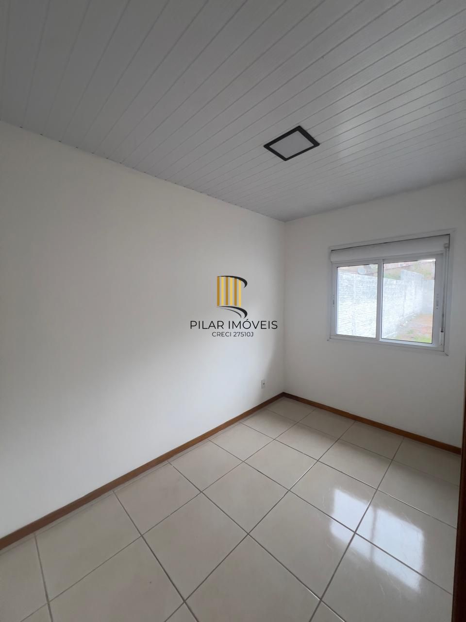 Casa com dois dormitórios no bairro Hípica - 1 vaga - financiável