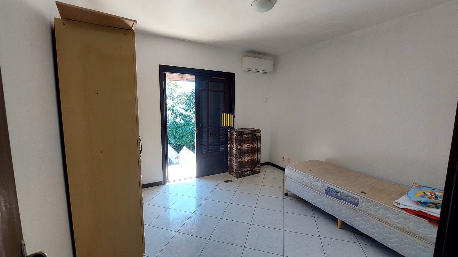 Casa no bairro Vila Nova - 4 dormitórios, Sendo 1 Suíte