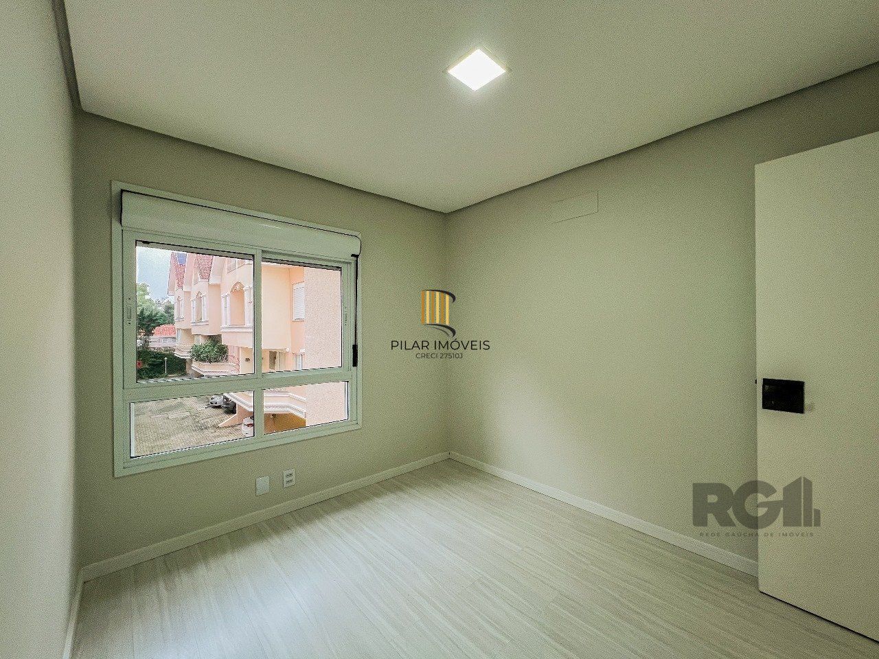 Casa em Condomínio no bairro Pedra Redonda - 5 dormitórios