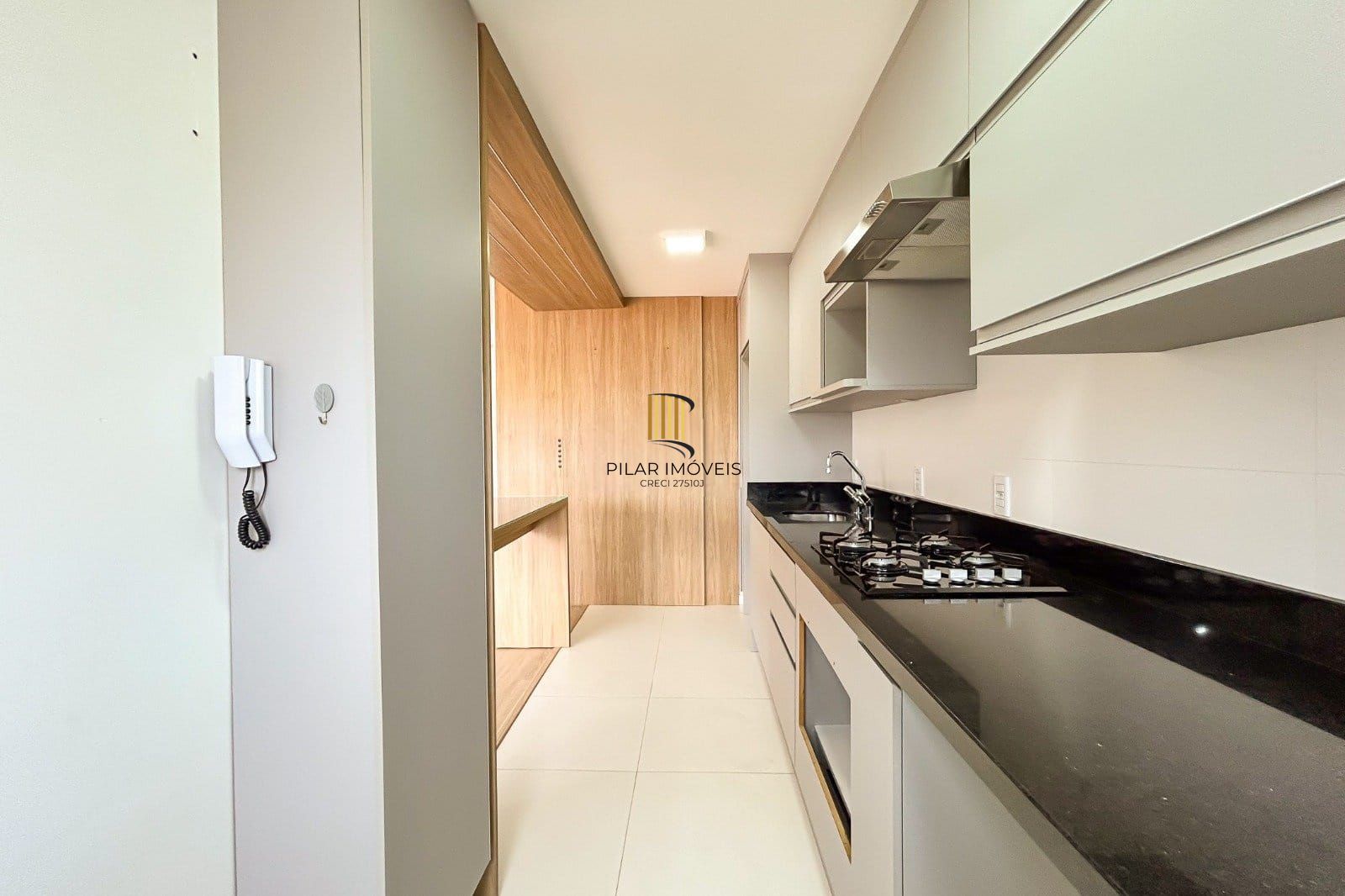 Apartamento no bairro Ipanema, 3 dormitórios - 1 suíte - 2 vagas