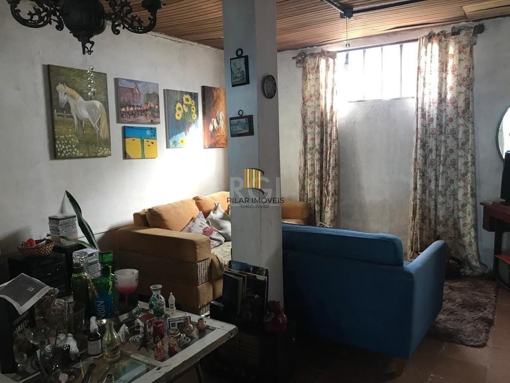 Casa no bairro Camaquã - 4 dormitórios