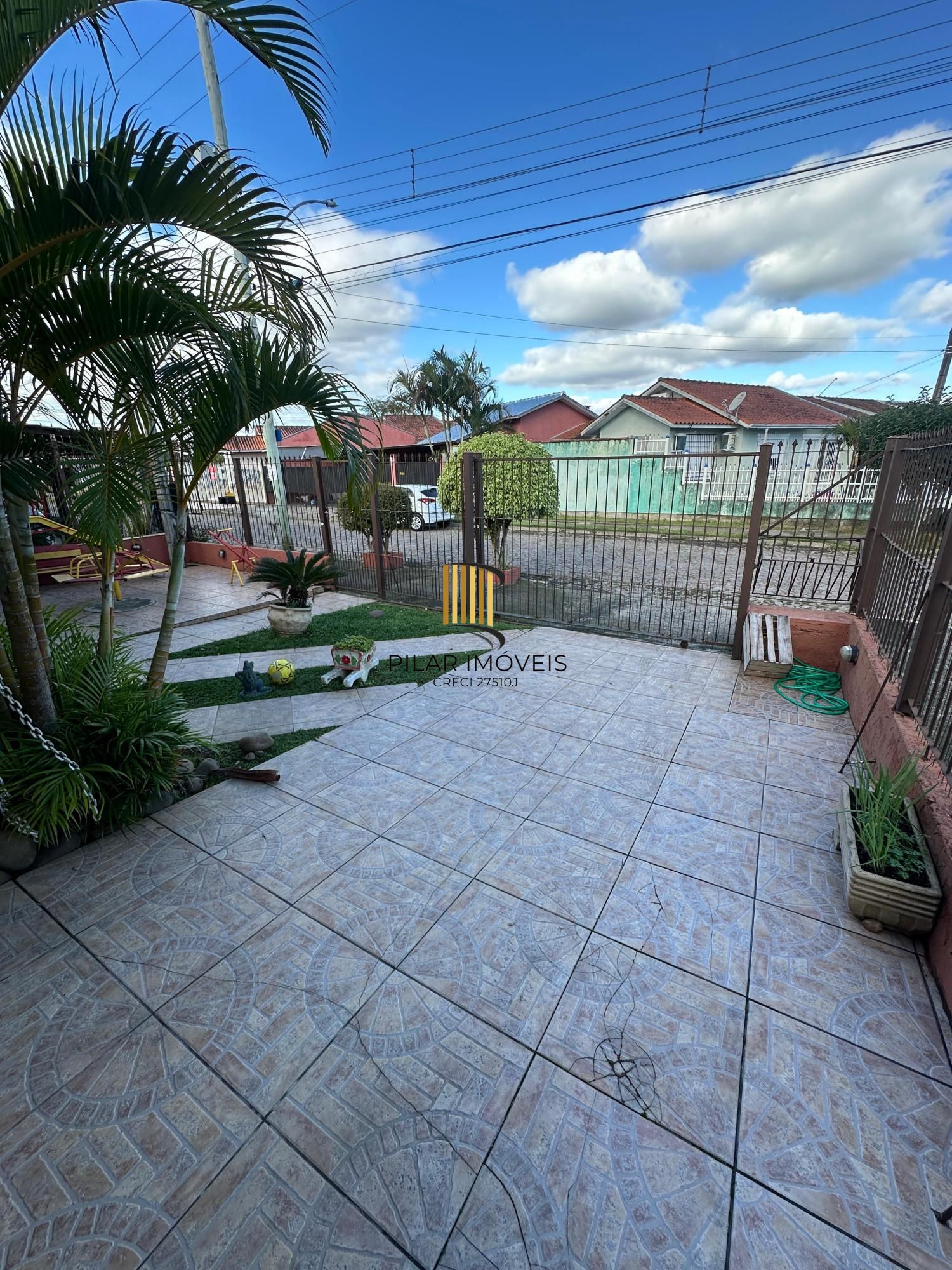 CASA DE ESQUINA NO MORADAS DO SUL - 4 DORMITÓRIOS